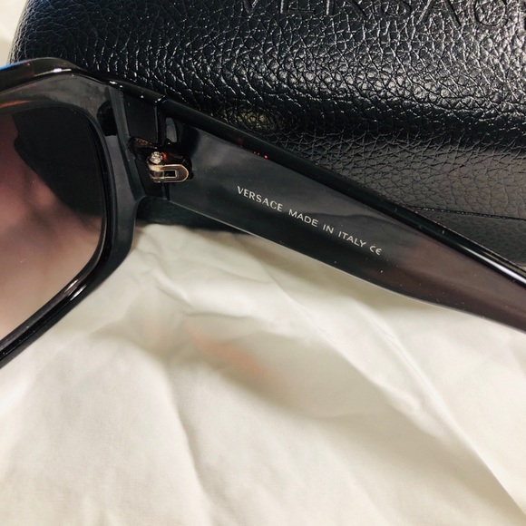 Versace Sunglasses Like new. P - Picture 7 of 7